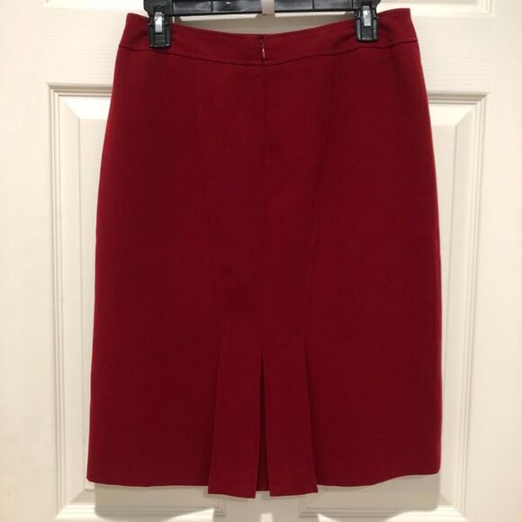 Studio Tahari Red Skirt with Kick Pleats in Back Size 8 - Picture 4 of 11